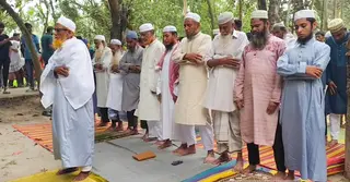 মধ্যপ্রাচ্যের দেশগুলোর সঙ্গে মিল রেখে দেশের বিভিন্ন জেলায় ঈদ উদযাপন